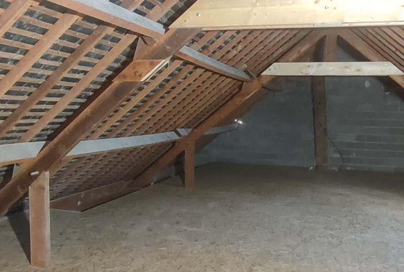 Solivage et création de trémie en charpente bois à Hénansal